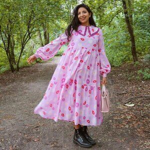 julyliebe NWT Flowers & Kisses Midi Dress size Small